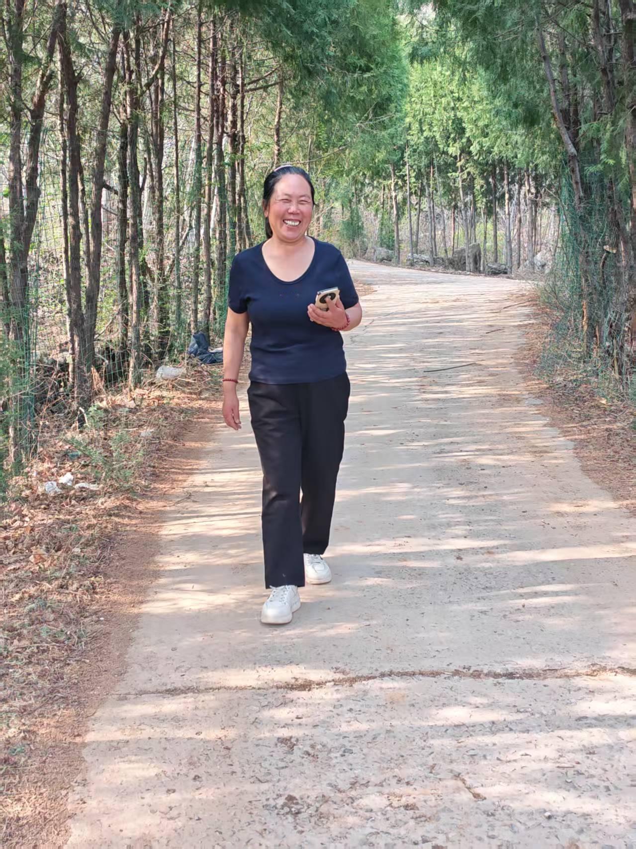 让我们一起分享相册里春天的美丽春日出游，欣赏春天的美景，陶醉在春天的岁月里，和家
