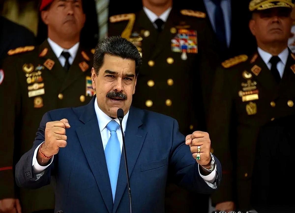 几个小时，就把人家一个头头给抓了。
特种部队，从天而降。
这电影都不敢这么拍吧？