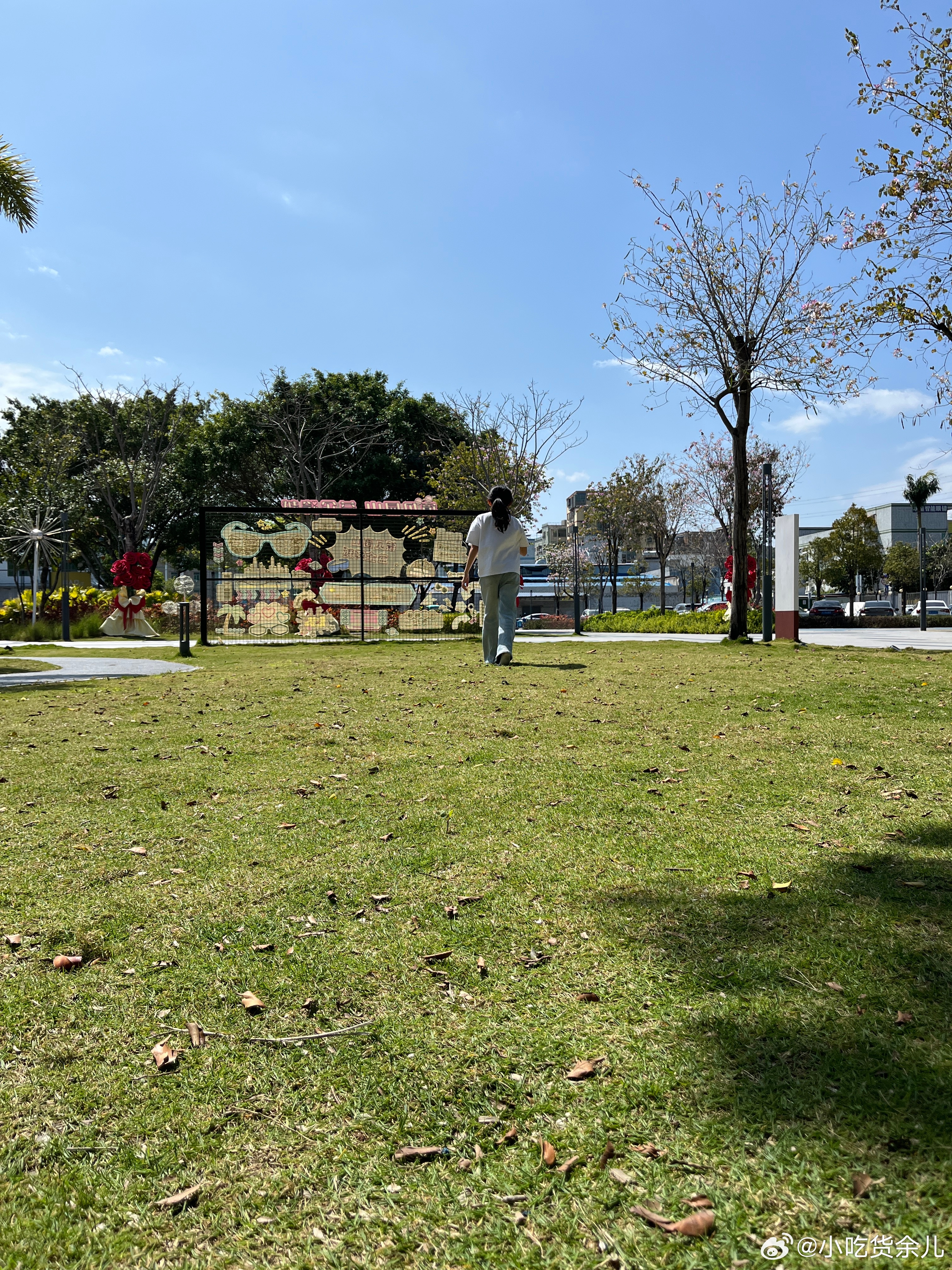 一拖三的周末，老二没来，她下课了，也不知道我们在这里，不然肯定哭着给我打电话，还