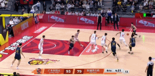 胡明轩逃避得分压力，徐杰获得新秀锻炼机会，新疆队没好后卫让人无奈

广东队111