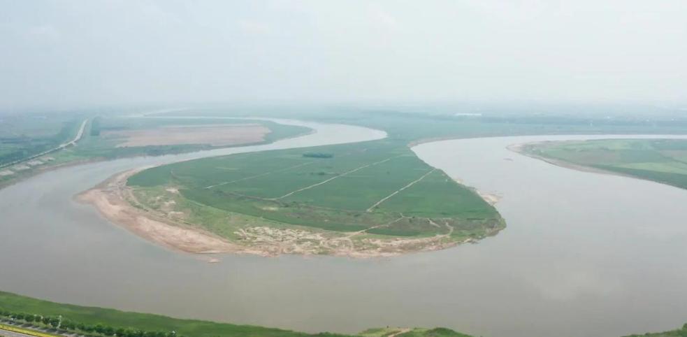品读《山海经》545——《神州江湖》渭水
原文：
渭水出鸟鼠同穴山，东注河，入华