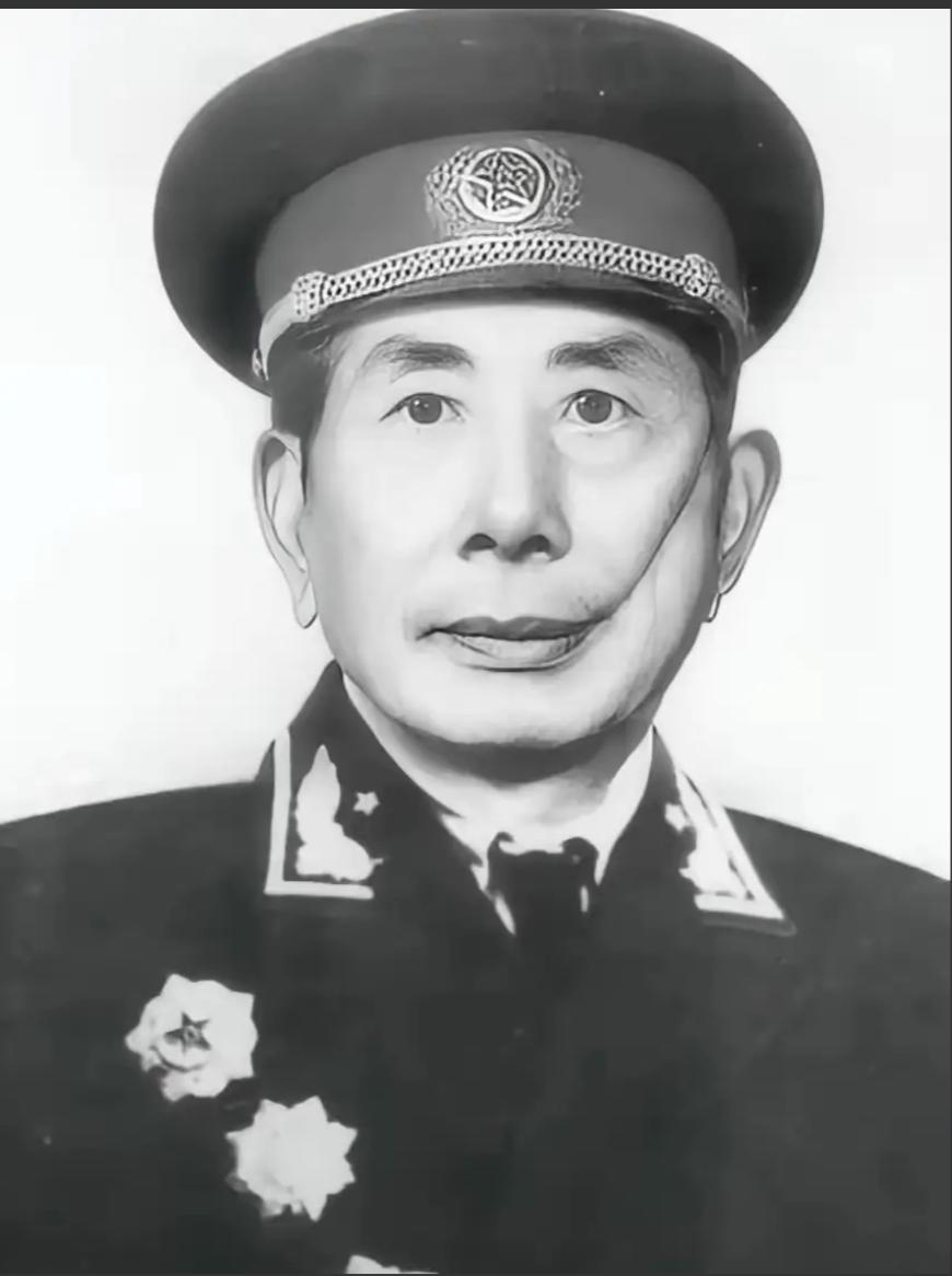1955年授衔，姚喆站在中将里最扎眼。有人嘀咕：“他脸上那道疤，比将星还亮。”