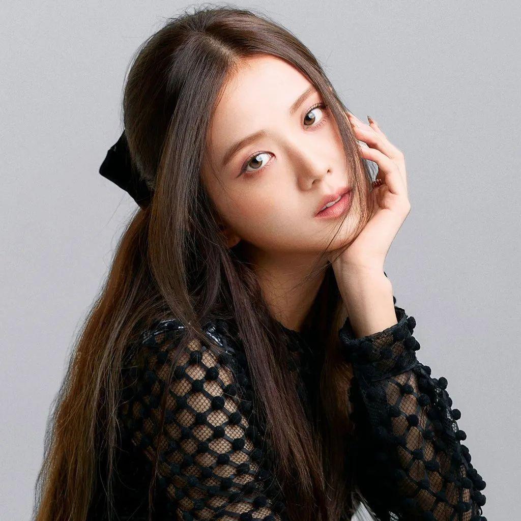 韩国女团 BLACKPINK 成员金智秀（Kim Ji-soo）与演员安普贤（A