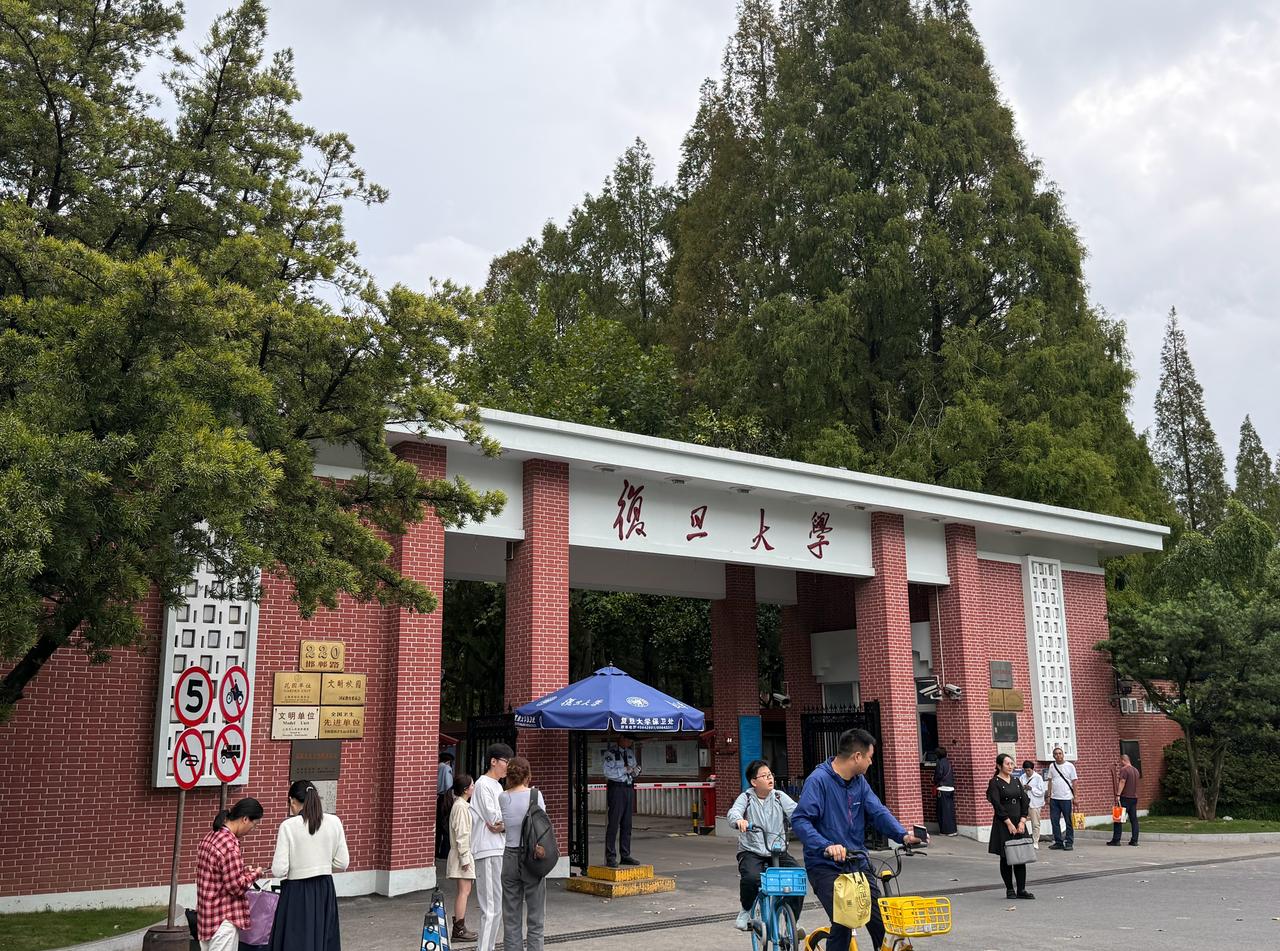 见识到了大学校的气派。