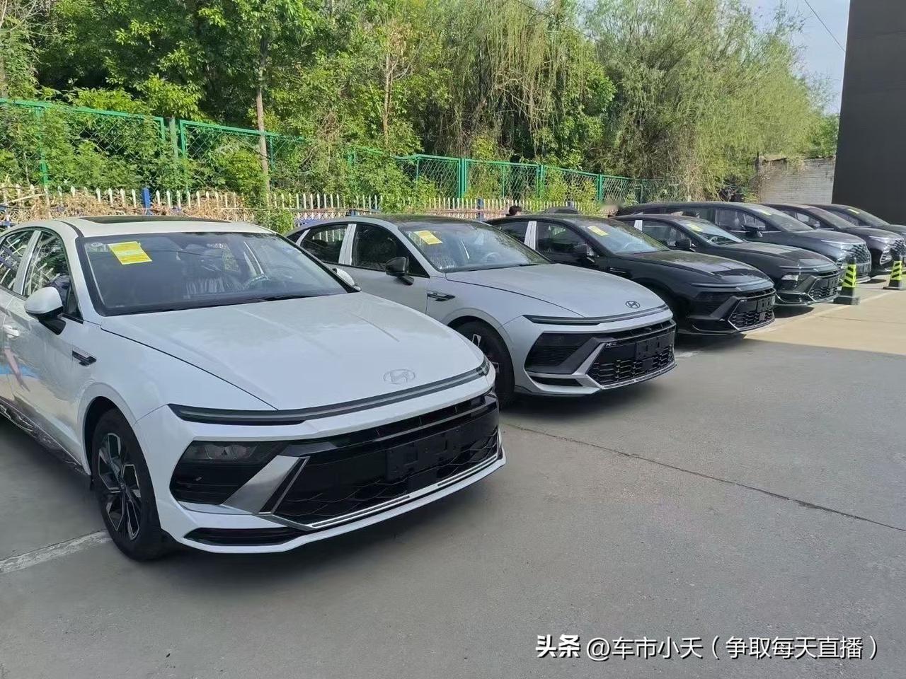 索纳塔曾经也是一款很热门的车型，是现代的主力车型之一。但是自从改款以后，风光不再