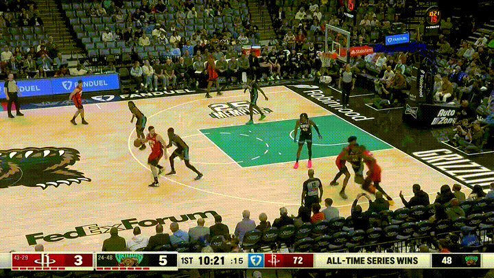 火箭超级球星申京真是强硬的不得了！在今天火箭客场挑战灰熊的比赛中，当时比赛进行到