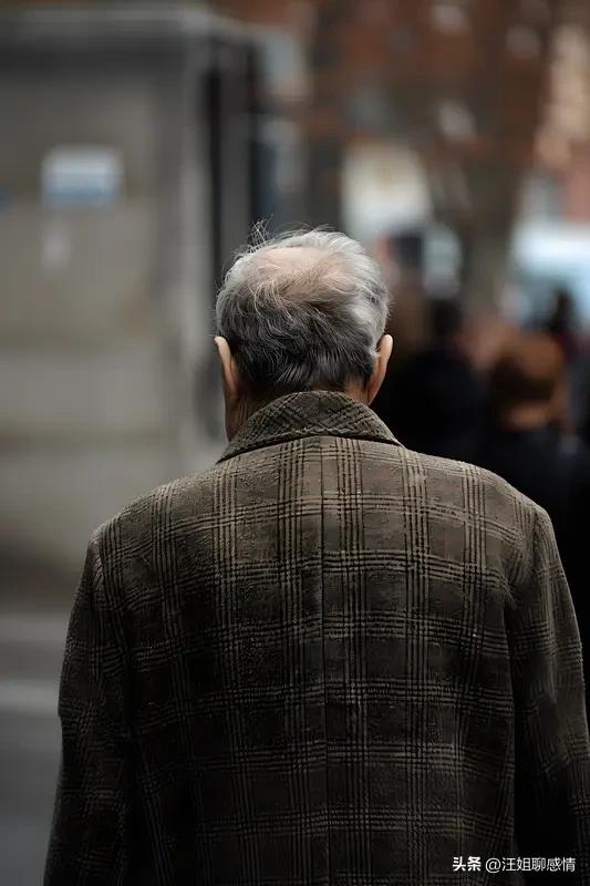 家里父母改不掉的老毛病有哪些？

大家有没有发现，家里的老人有很多毛病，子女无论