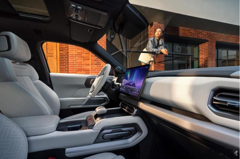 如果你正想入手一台好开、能玩、家用也靠谱的纯电SUV，那方程豹钛3，一定是你绕不