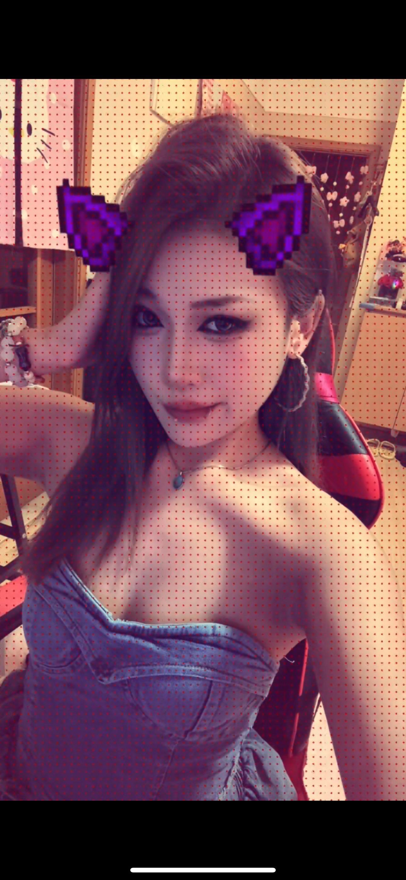 敢跟别的女人说话我就扇死你。