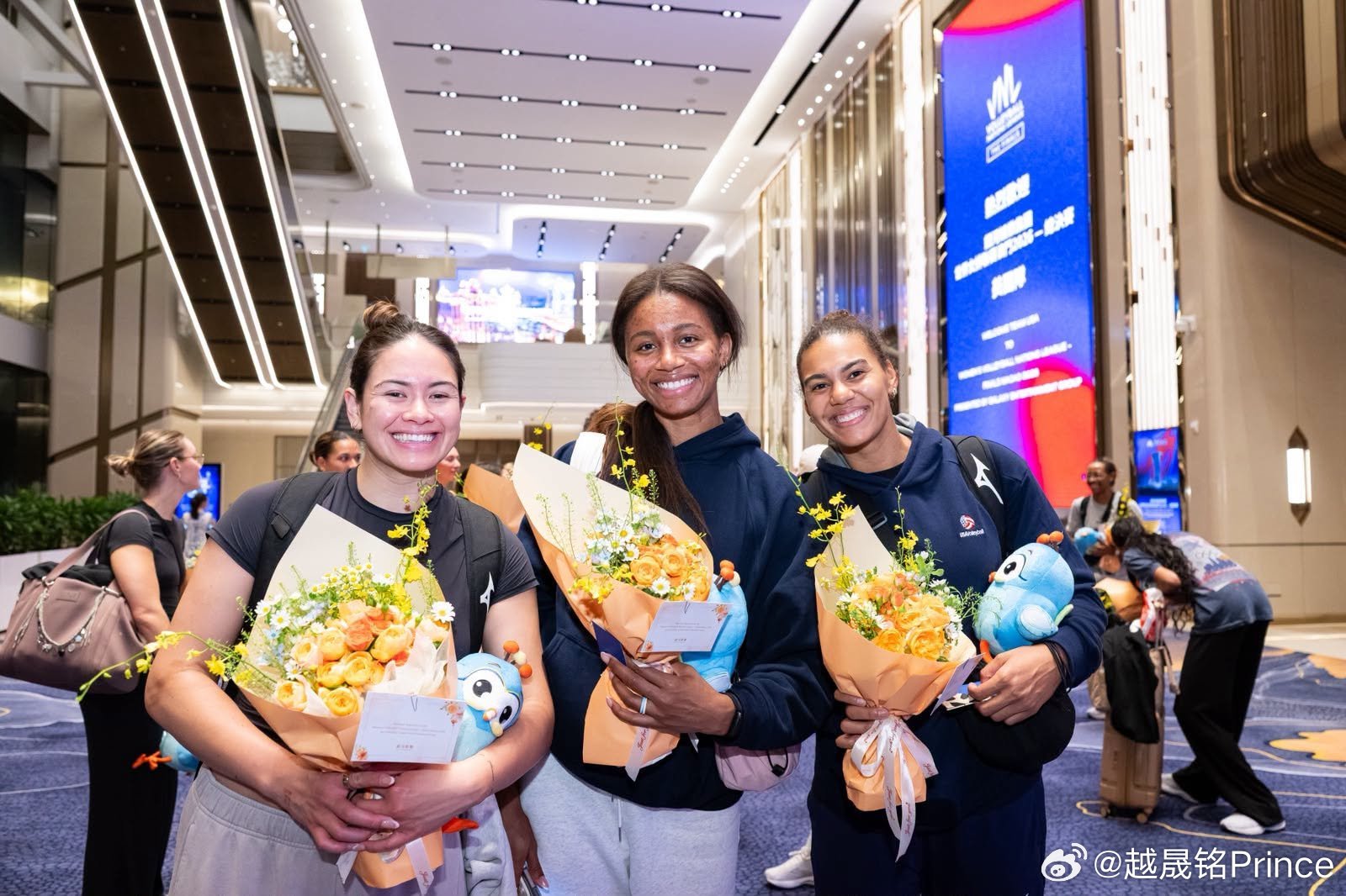 2026年世界女排联赛 📍已到达中国澳门的美国女排，为总决赛备战。 