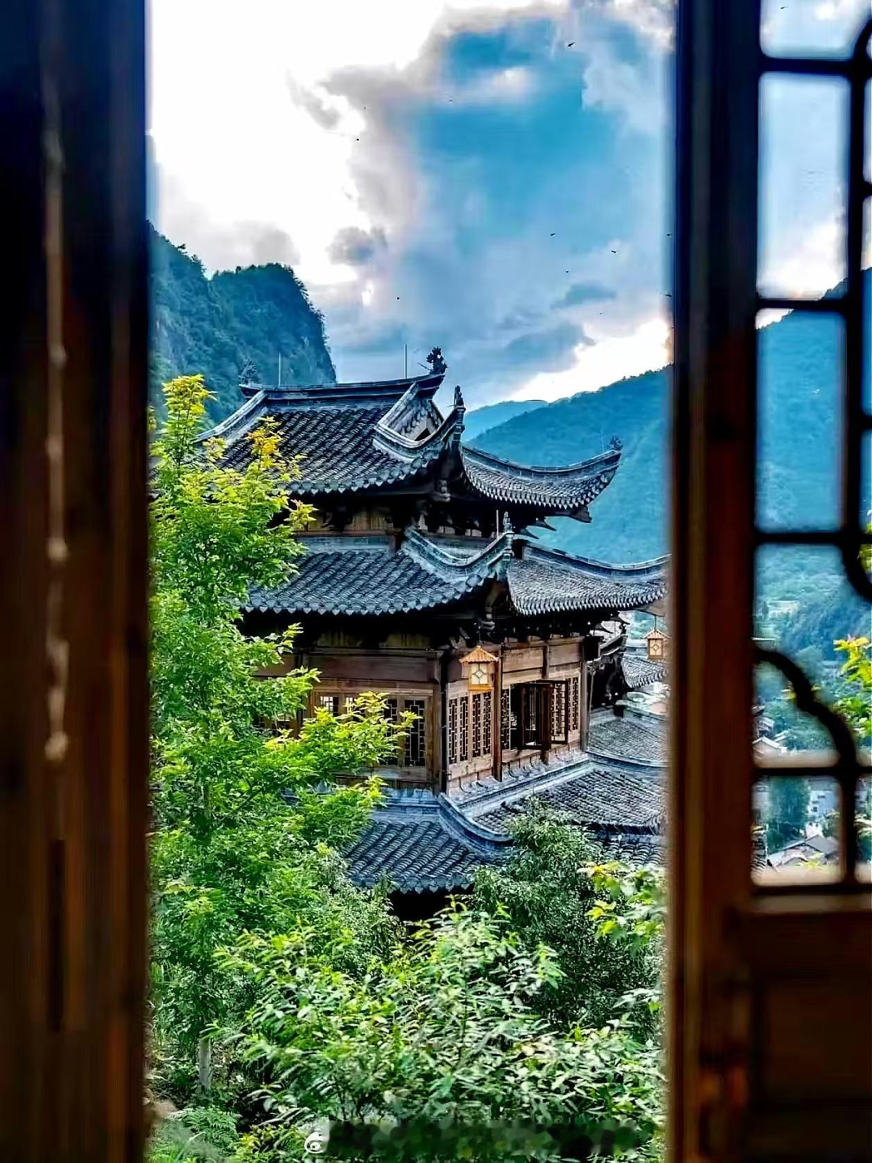 这周我在外地目前还在山里面，因信号不好不方便直播，所以很抱歉通知大家今晚的直播暂