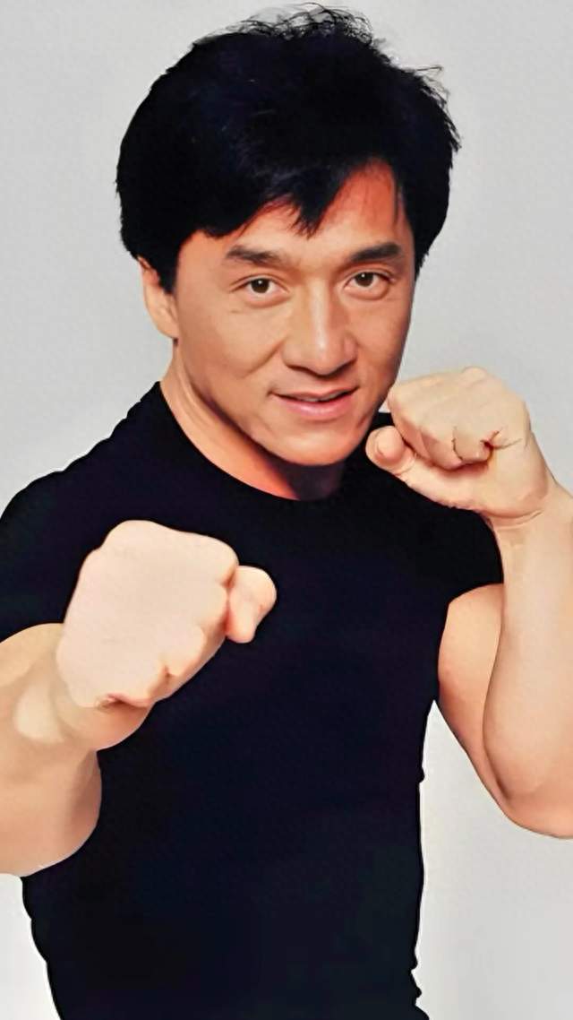成龙：拍动作片红了半辈子，真正让国人服气的是他几十年的公益路