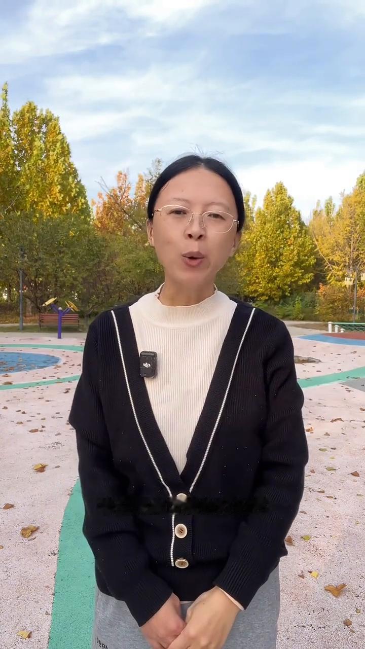 告别暗恋，让暗恋的人喜欢上你。
遵循以下几点：
·第一，要有自己标志性的可爱动作