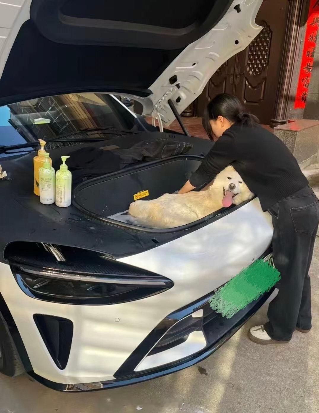 大前备箱就是好。小米汽车小米YU7新能源汽车﻿