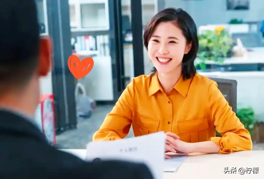 北京有一位女研究生去参加面试，面试官问道：“100个口是什么字？”女研究生回答：