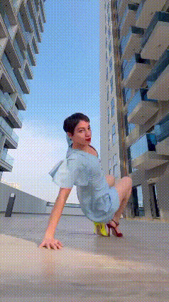 这是普通人么，快赶上机器人了！
这柔韧度，这伸展度，这平衡度，都是女中一流的，我