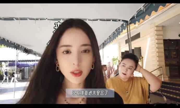 娜扎和妈妈一起拍大头贴  错过啥都别错过娜扎更新的泰国Vlog！那扎在妈妈身边可