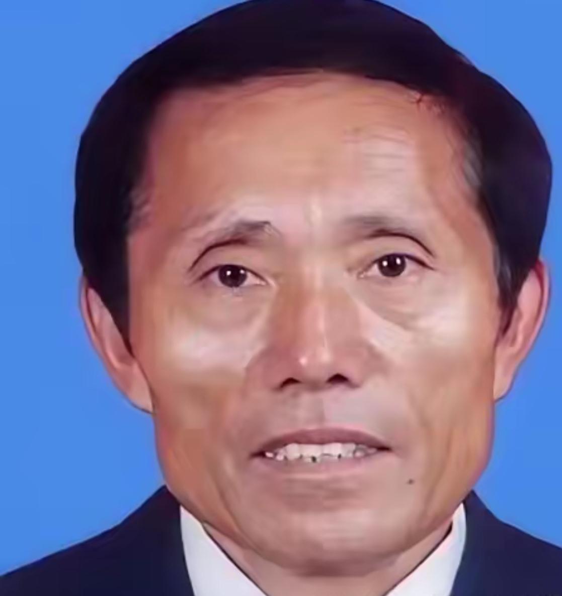 一个文盲村支书，自己掏6万办厂，一年干出200万。年底股东们坐一桌，死活不肯让外