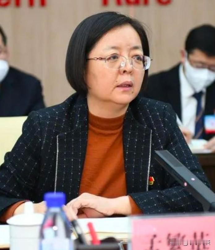 包钢集团董事长孟繁英的履程
 
孟繁英，1970年9月出生，工商管理硕士，正高级