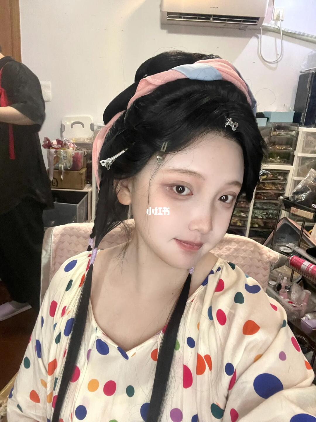 看起来会为乡亲们义诊的农家女医