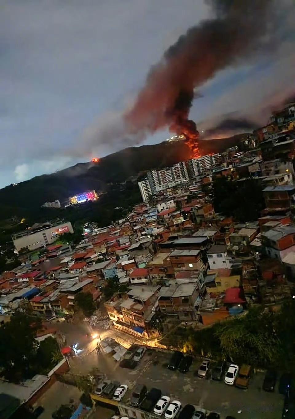 美国昨天突袭委内瑞拉绑架马杜罗，禁毒纯属幌子，实则抢石油搅乱拉美，霸权嘴脸彻底藏