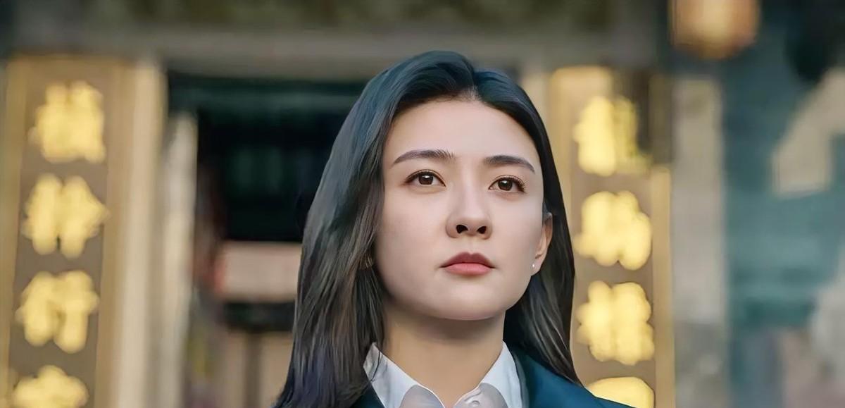 秦枫赢了。
输得精光。
亲手给发小戴上手铐那秒，他赔上了妹妹的命。
师兄的命。