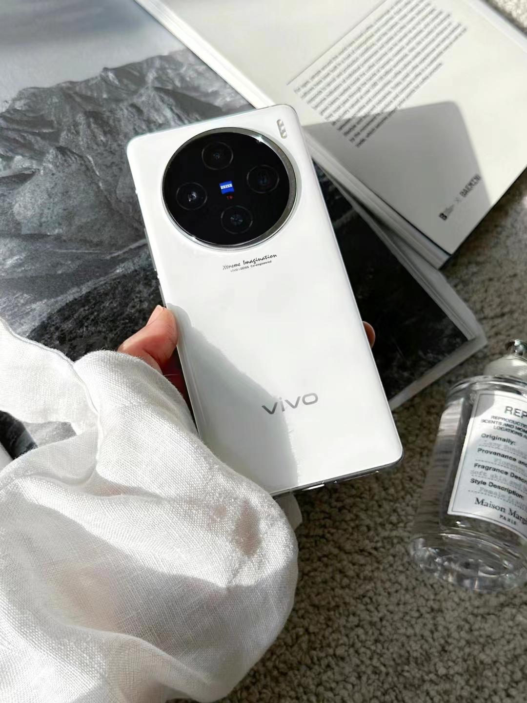 2023年度最好的手机就这些了
影像性能全能旗舰：vivo X100 Pro
最