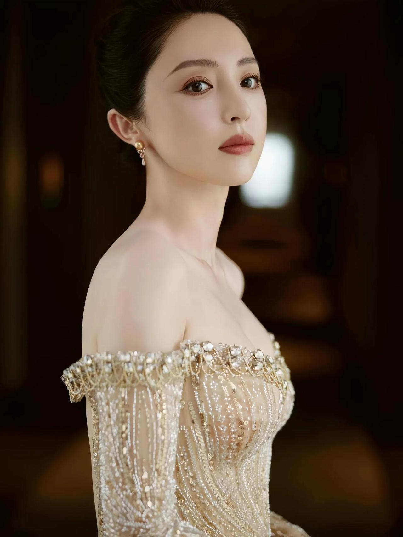 董璇写真高清照片你们看过吗？||颜值[话题] 又美又飒[话题] 美女[话题] 董