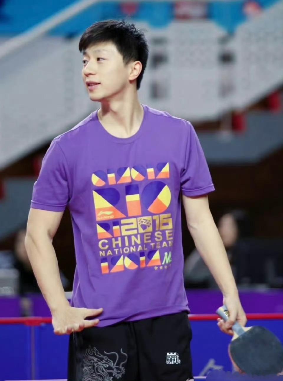 马龙说韧劲和热爱都很重要马龙说紫色是自己的幸运色 马龙直播里谈冠军路，离不开一直