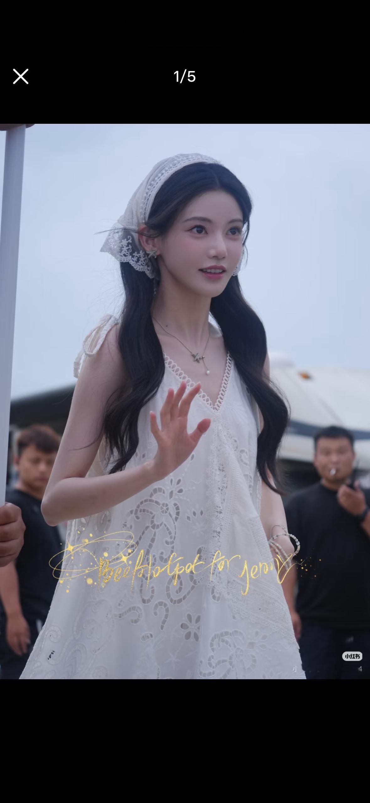 孙珍妮胳膊瘦到只剩骨头了内娱对女明星的体重真的太苛刻了，孙珍妮那种身材放现实生活