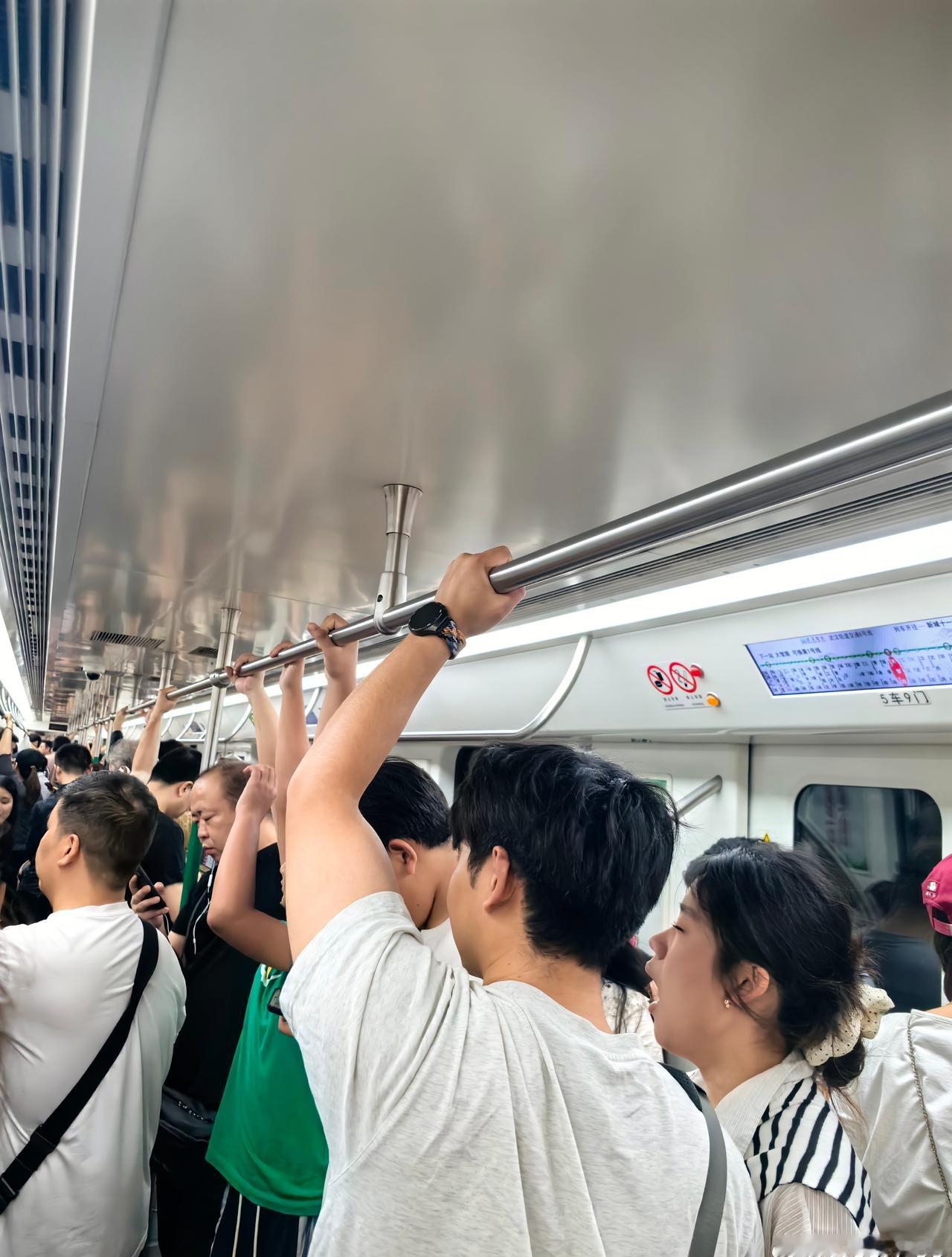 长假第一天，6号线都是这状态了😰日常分享 ​​​