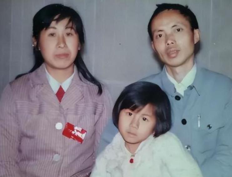 被父亲偷改志愿，湖北高考687分的女学霸错失心仪的北大。她难以接受，24年不曾回