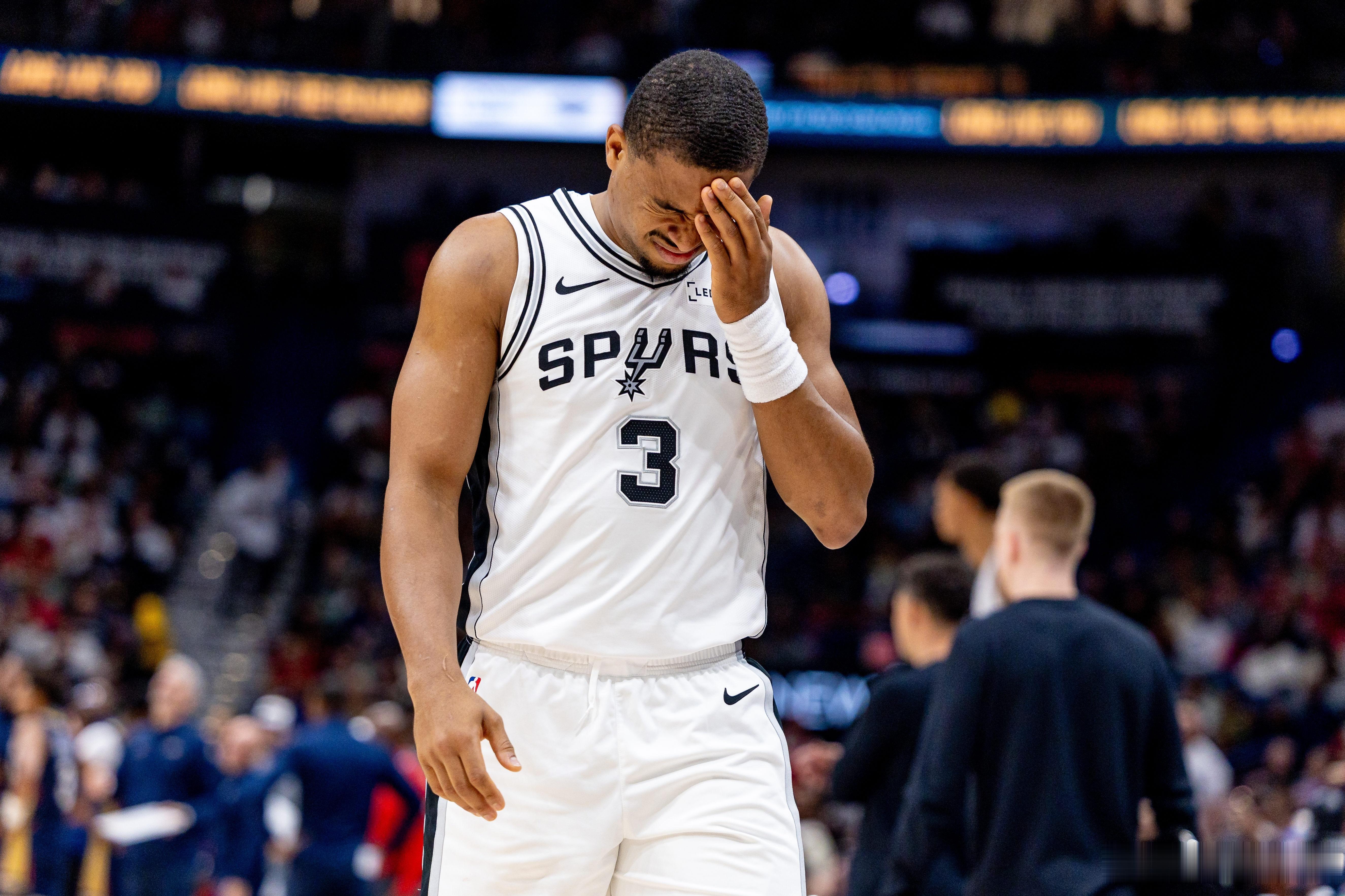 6月11日讯 NBA总决赛G4，马刺106-107不敌尼克斯，大比分1-3落后。