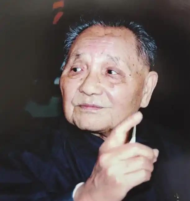 1958年8月至10月的第二次台海危机与今天高度相似，美国一面向台湾地区输送军事