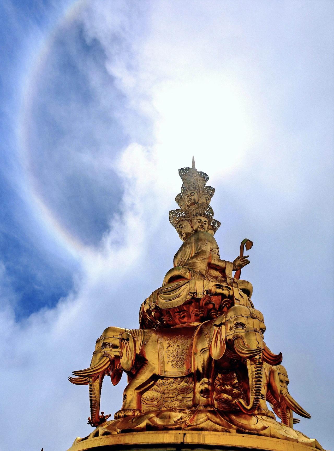 流传这样一段话：孩子与父母相伴的时光，恰似沙漏中的细沙，不断流逝。0-4岁时，你