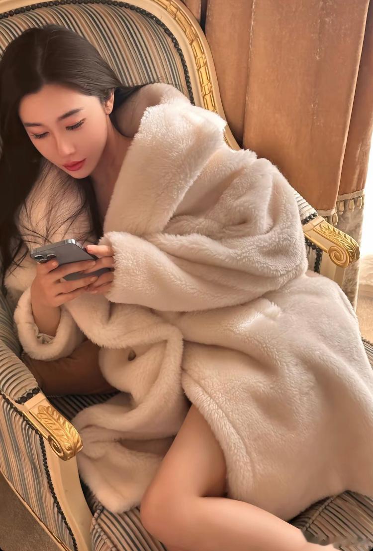 慵懒也是迷人御姐范儿 ​​​