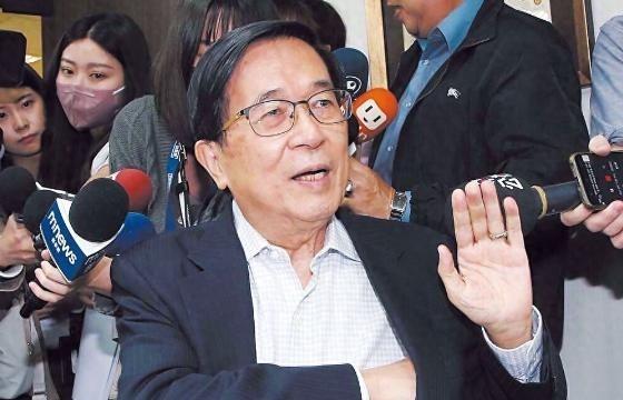 台湾青年联合会理事长何溢诚发文写道：“如果大陆想要武统台湾，那么台湾可能见不到解