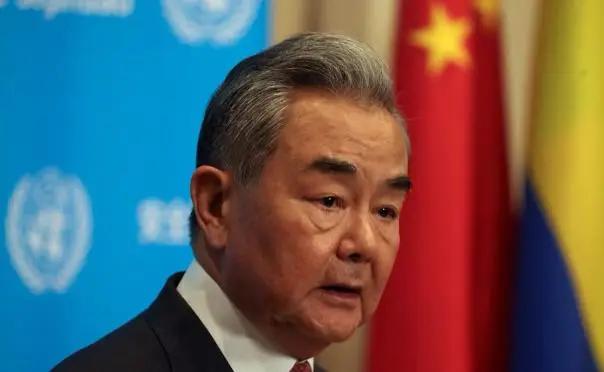 [呲牙]丹麦，瑞典，芬兰，挪威，北欧四国也坐不住了，集体邀请王毅外长访问。
[呲