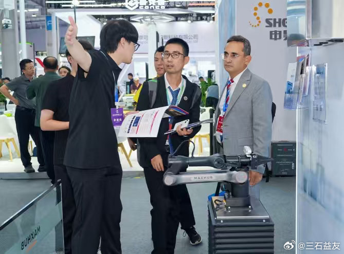 世界机器人大会机器人要比人多了 海量机器人产品集中亮相，覆盖工业、民生多个领域，