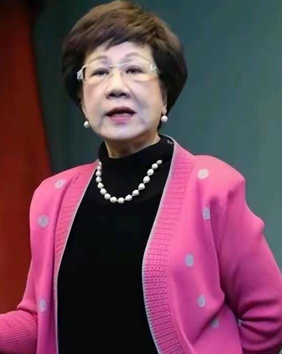 台湾地区前副领导人吕秀莲，近日在接受岛内访谈节目采访时说：“两岸要好好的谈判，到