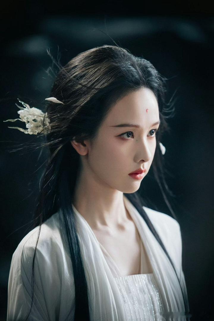 陈都灵一番剧破万率百分百陈都灵回应翘楚破万稳定发挥再创佳绩，一番剧破万率始终保持