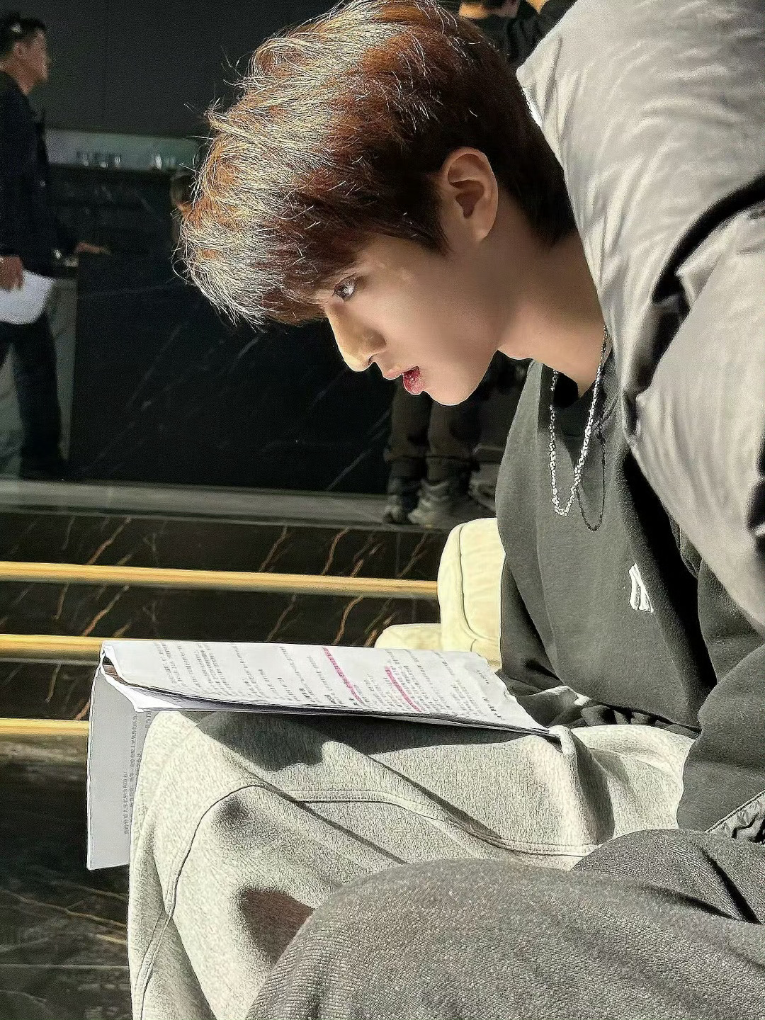 张康乐多多分享剧组碎片，希望每天莫名其妙收获一个剧组碎片🥯🥤