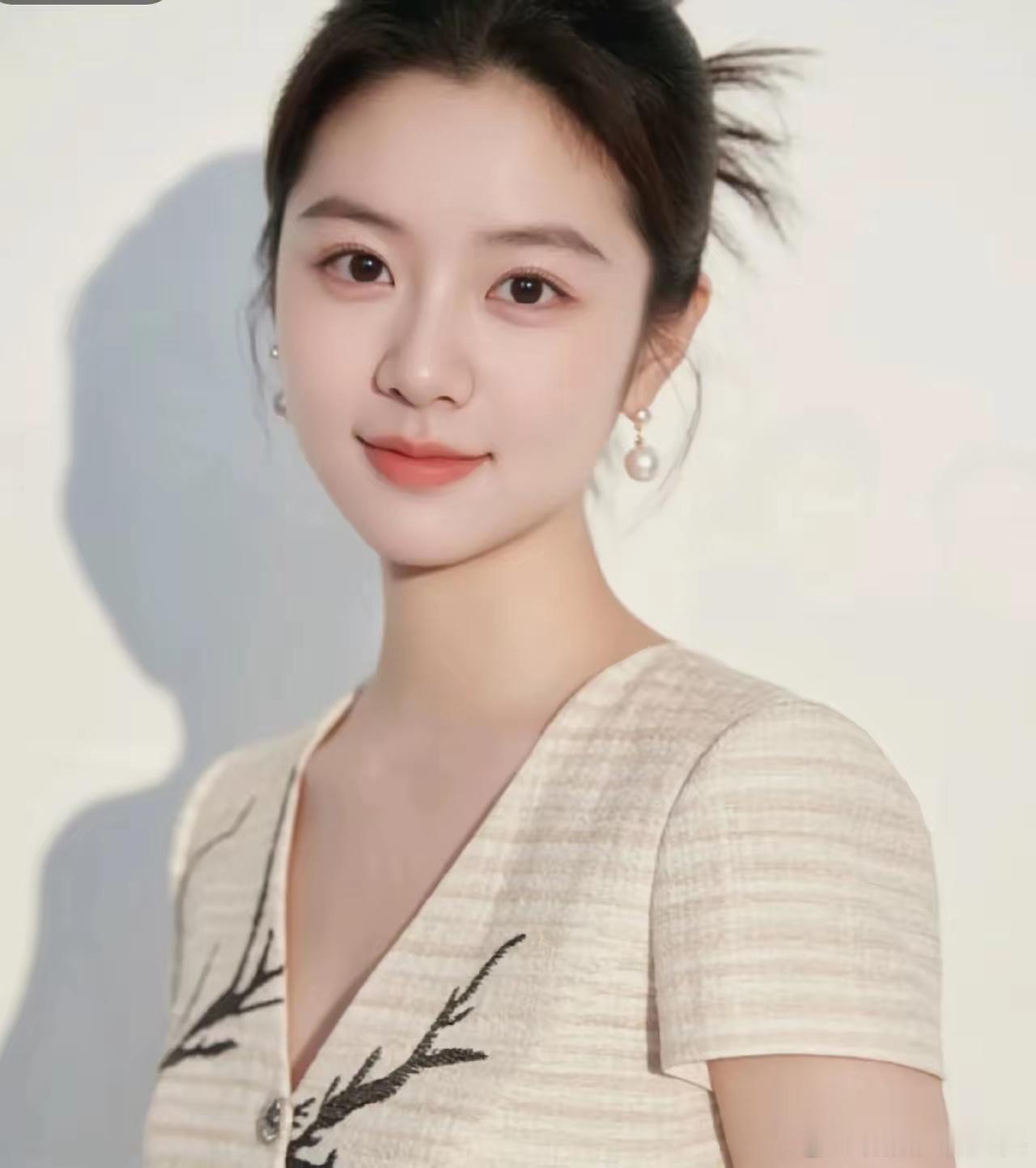 早上好，马上又要开盘啦！在线的都来互动打卡养金粉啦！后面我会建金粉群！并且月互动