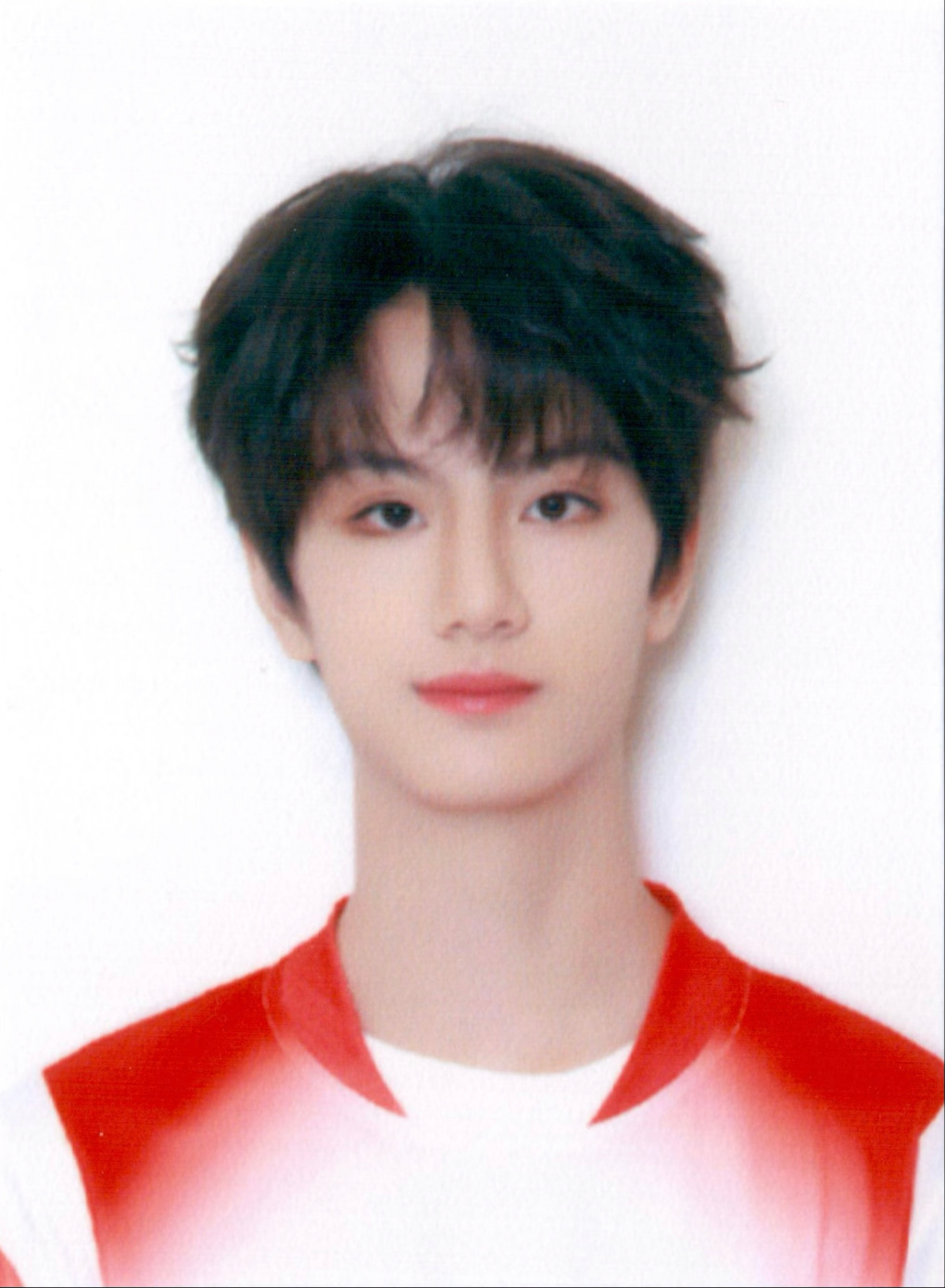 你们懂吗，李煜东的脸一看就像是会出现在p2这个中戏北电的帅哥们的账号里的小圈正统