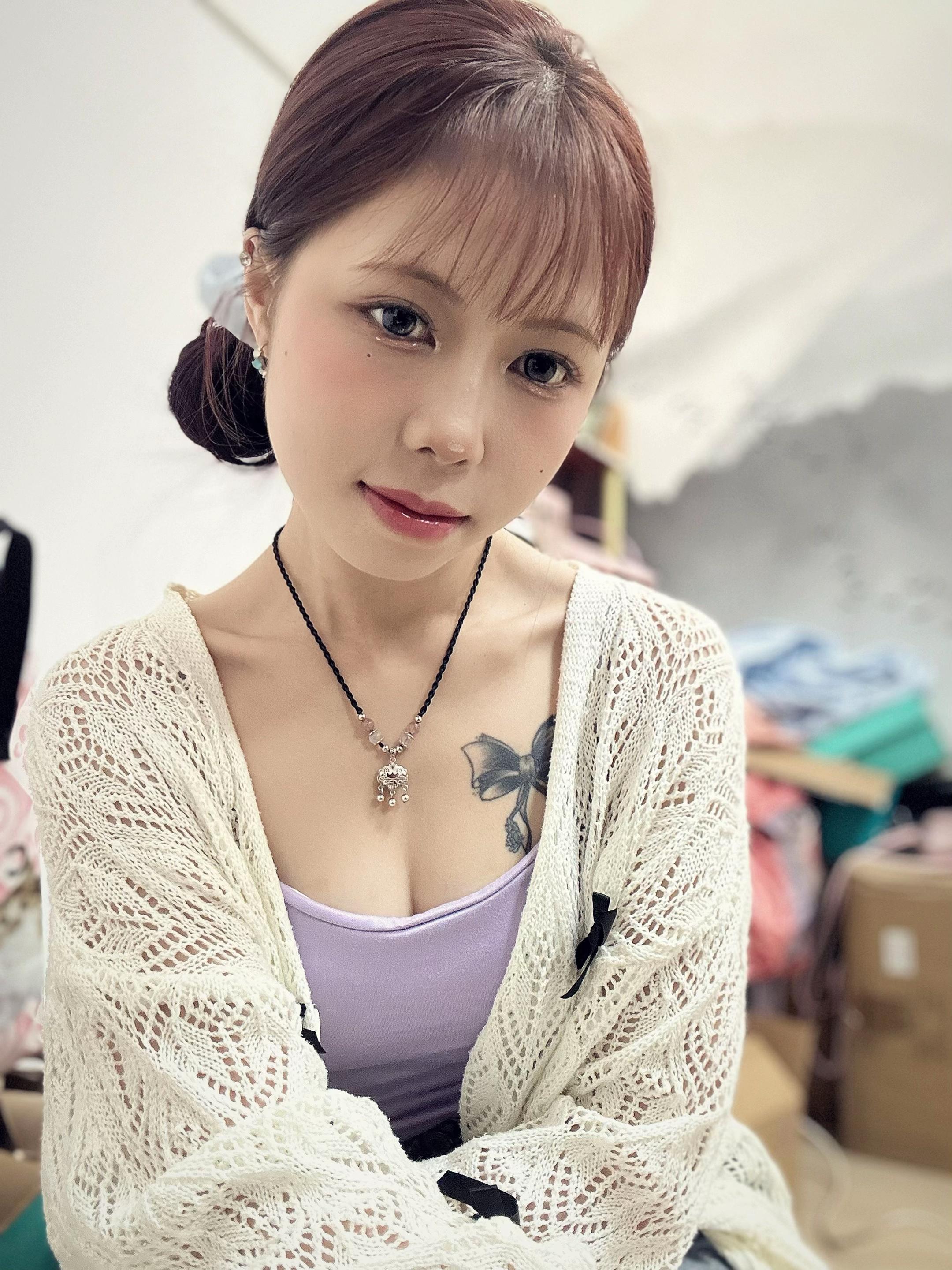 亲爱的 我可以一个人走更远的路 也可以将我轻易交付的心收回来