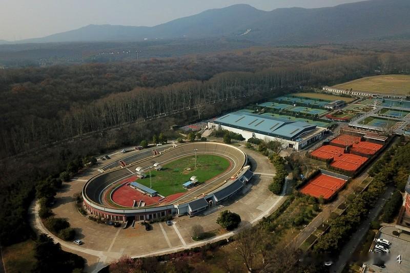 体育基地权力滥用现象真的太让人无语了。就比如之前有报道，某体育基地领导利用职权，