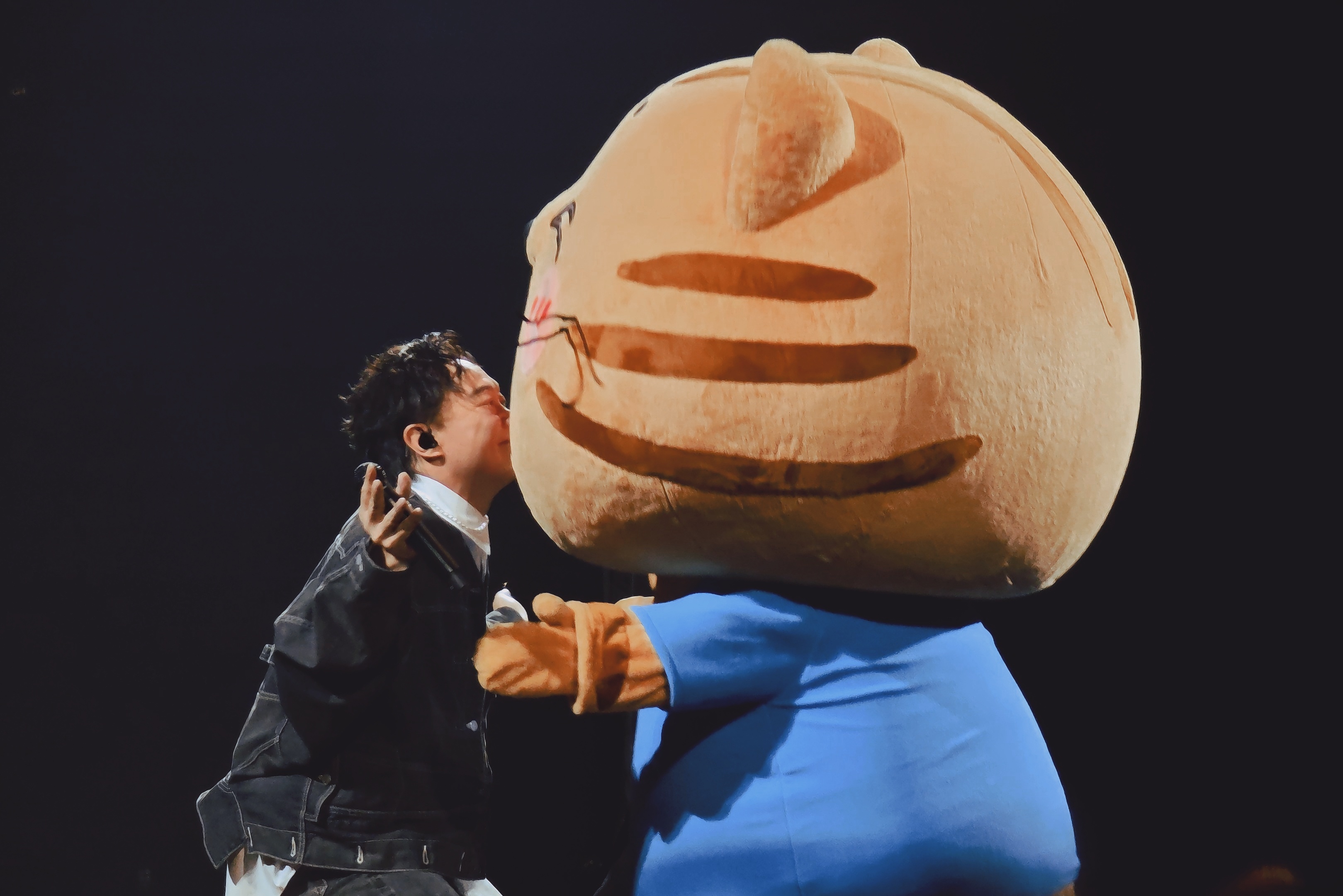 陈辉阳作品演唱会K歌之王 “來吧 送給你叫幾百萬人流淚過的歌” 