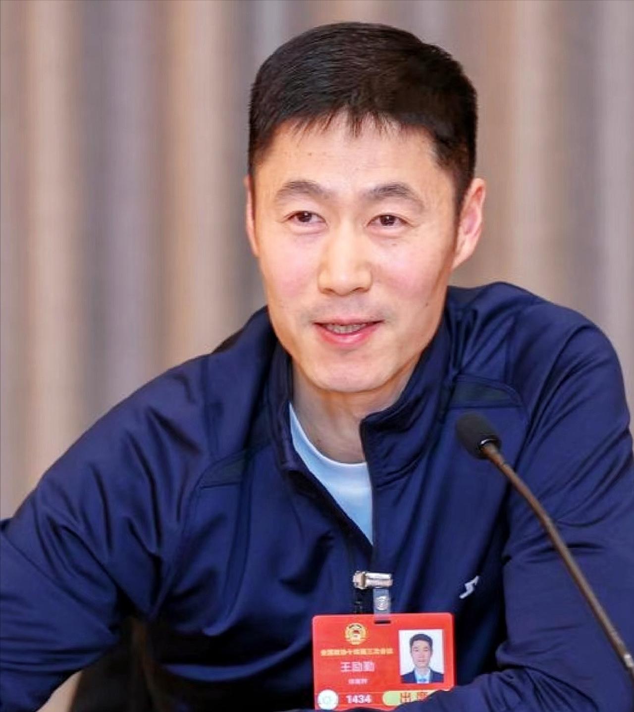 王励勤太难了，
世乒赛还未开打，
网上就一边倒喊刘国梁回来“救火”，

按照以往