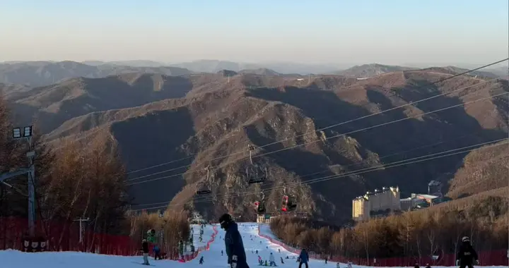 滑雪进入“精打细算”时代：年轻人这样实现雪季自由