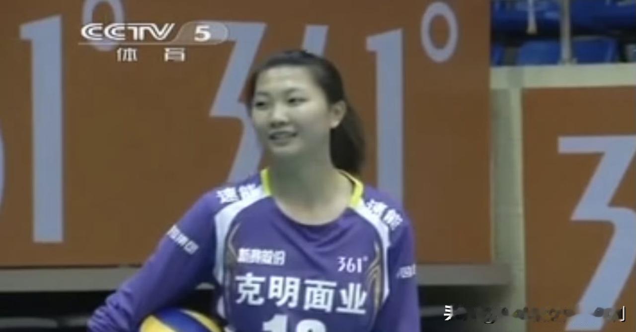 偶然间看到果子的最新情况，说是近期受到了右肩劳损伤病复发的困扰。
看看十年前的袁